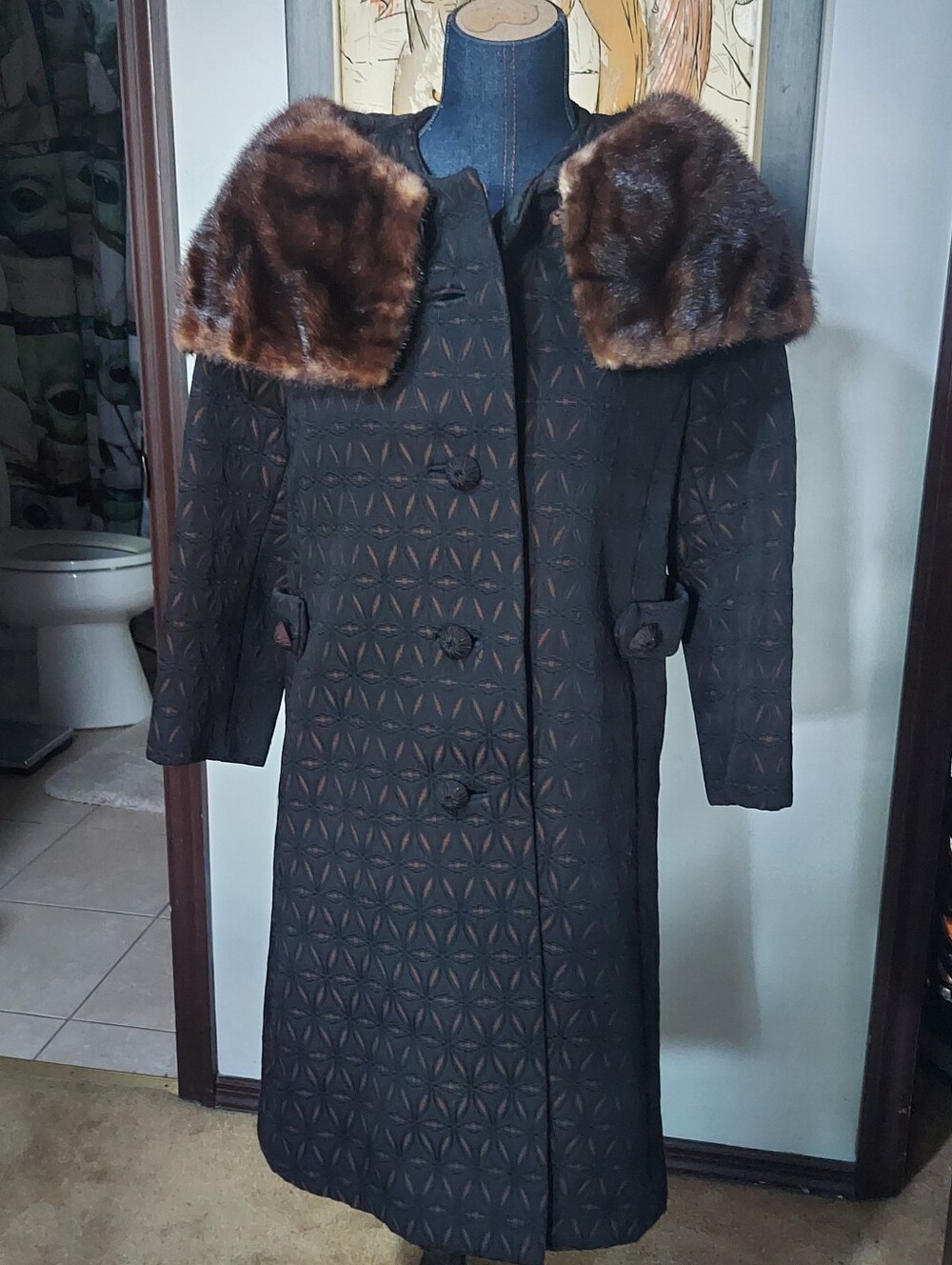 Vintage Retro 70s Women's Black Fabric W/ Collared Brown Fur Coat, Medium